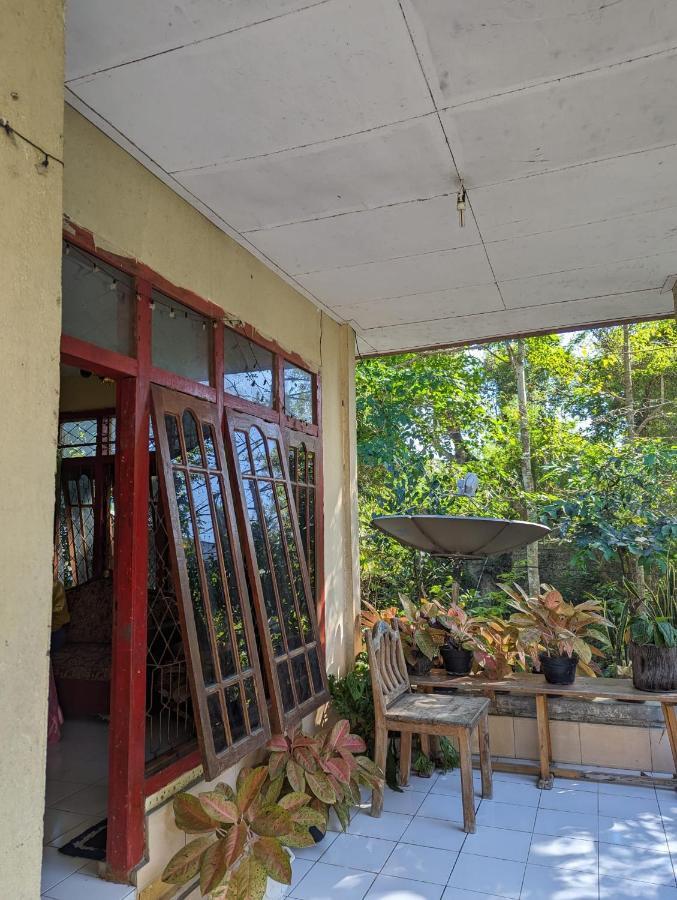 Agus Family Homestay Labuan Bajo Exterior foto